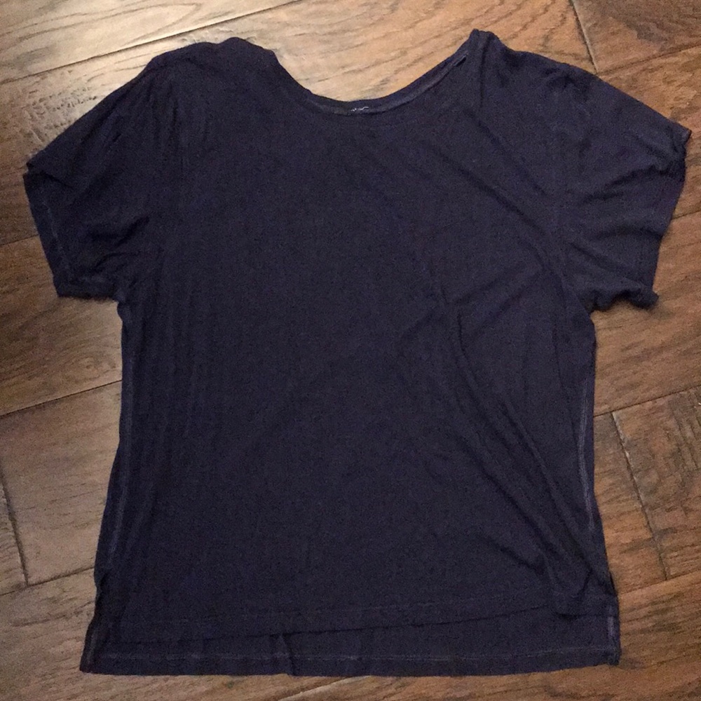 Loose fitted Lululemon Tee. Navy blue